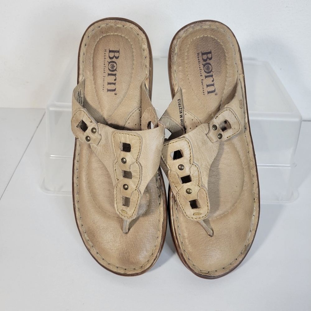 Womans Born Brown Leather Thong Flip flop Style W21803 Light brown Size 7/38